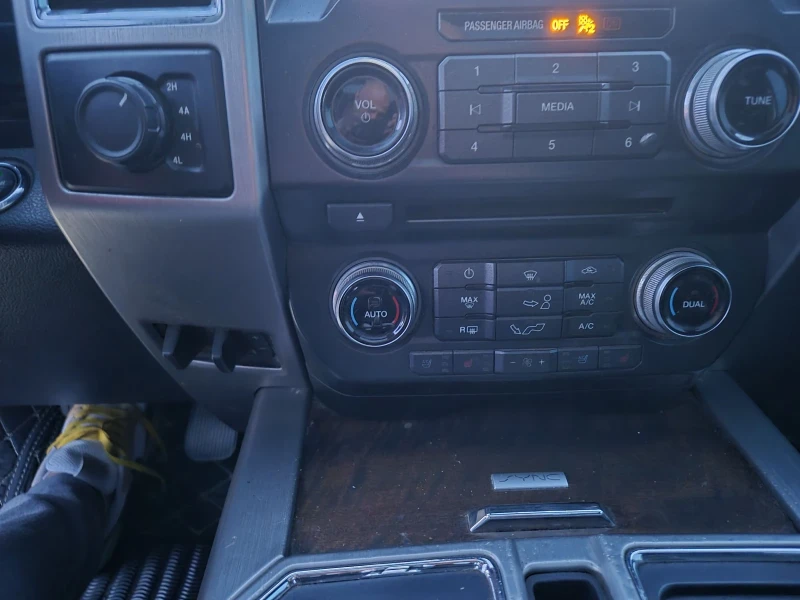 Ford F150 Платинум 5.0 2015., снимка 10 - Автомобили и джипове - 52840616