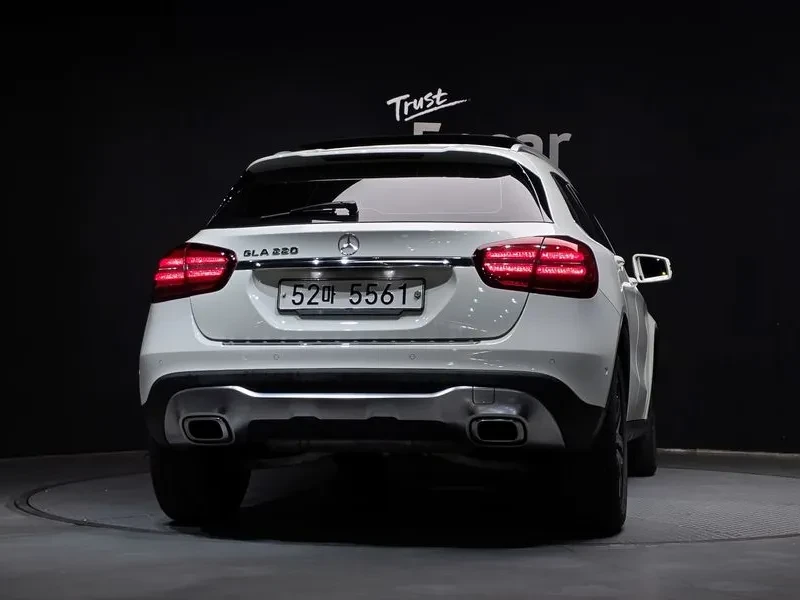 Mercedes-Benz GLA 220 220 PREMIUM, снимка 4 - Автомобили и джипове - 55103338