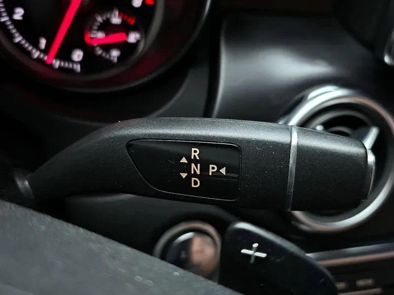 Mercedes-Benz GLA 220 220 PREMIUM, снимка 9 - Автомобили и джипове - 55103338