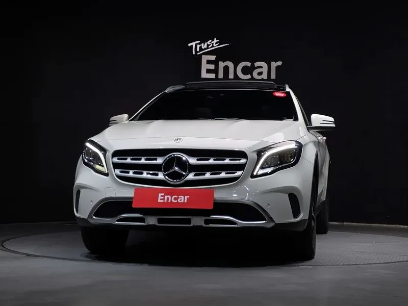 Mercedes-Benz GLA 220 220 PREMIUM, снимка 3 - Автомобили и джипове - 55103338