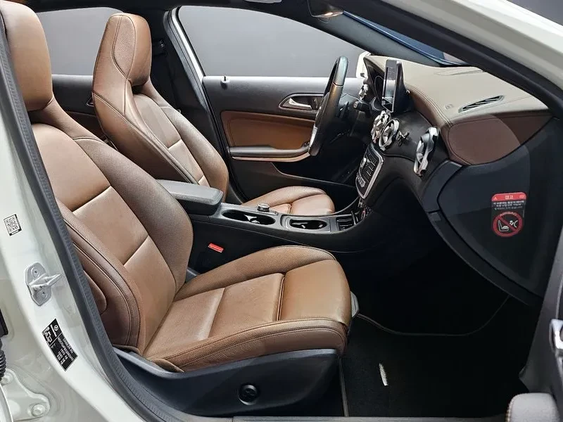 Mercedes-Benz GLA 220 220 PREMIUM, снимка 11 - Автомобили и джипове - 55103338
