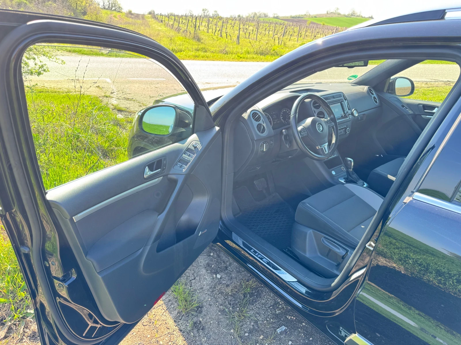 VW Tiguan 2.0TDI 4Motion LIFE PANO DYNAUDIO KEYLESS, снимка 5 - Автомобили и джипове - 54256597