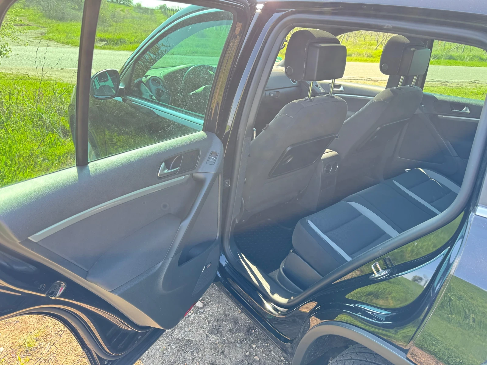 VW Tiguan 2.0TDI 4Motion LIFE PANO DYNAUDIO KEYLESS, снимка 7 - Автомобили и джипове - 54256597