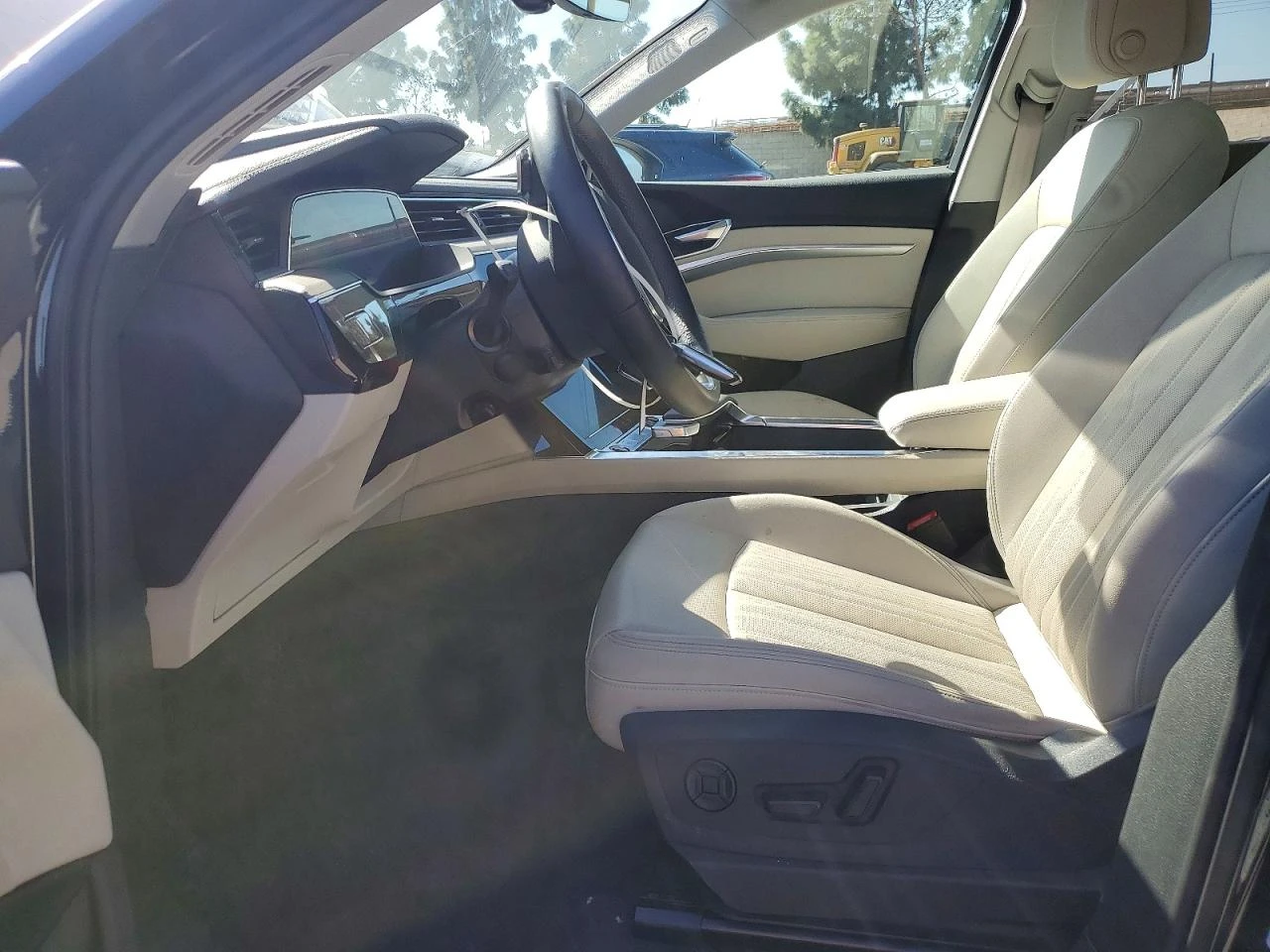 Audi Q8 E-Tron Premium Plus, снимка 7 - Автомобили и джипове - 54268816