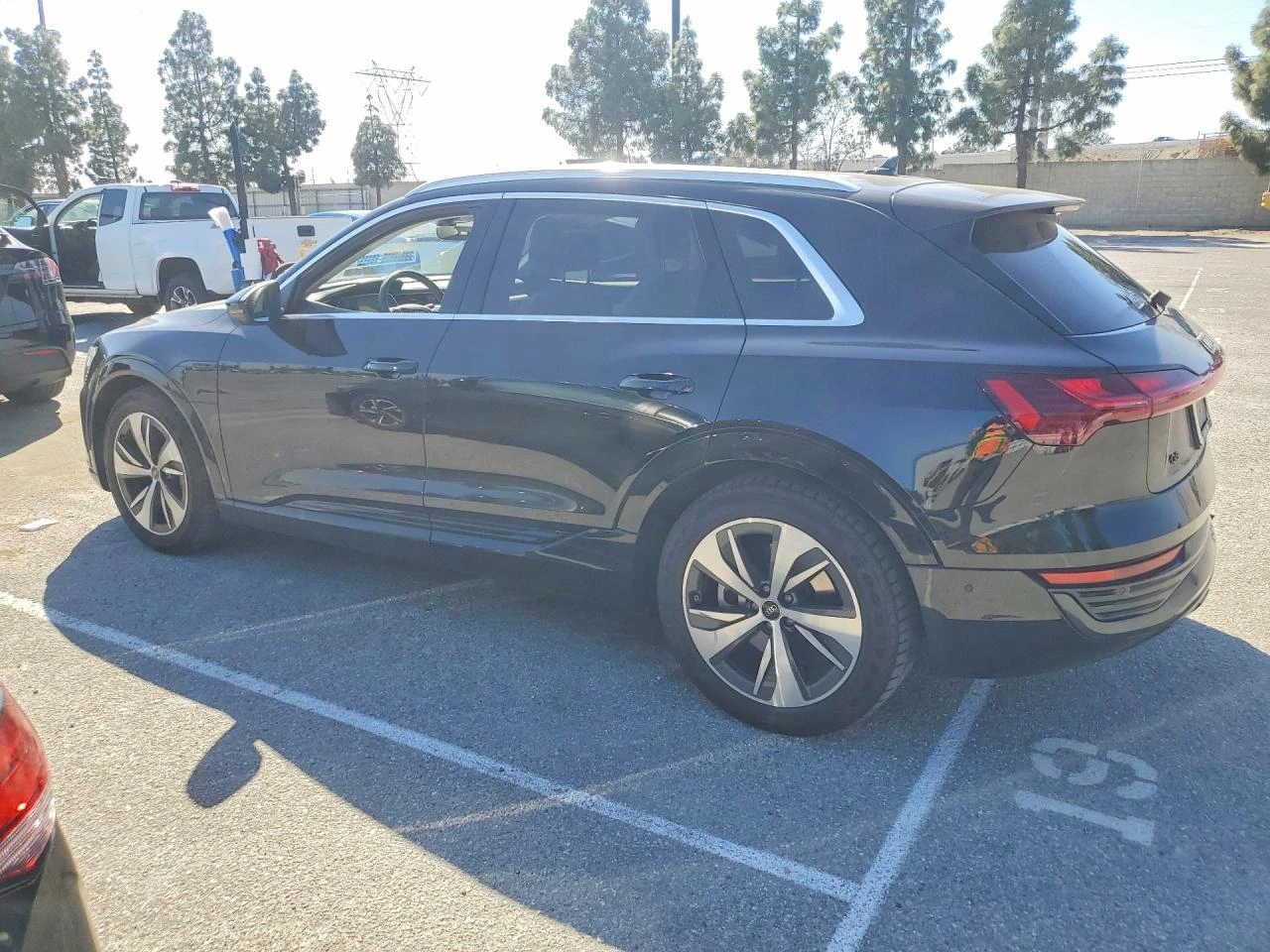 Audi Q8 E-Tron Premium Plus, снимка 2 - Автомобили и джипове - 54268816