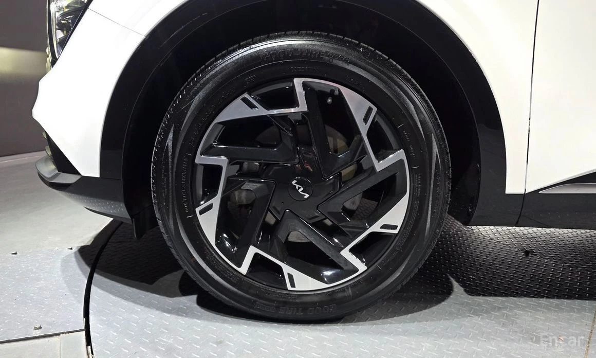 Kia Sportage, снимка 5 - Автомобили и джипове - 54332491