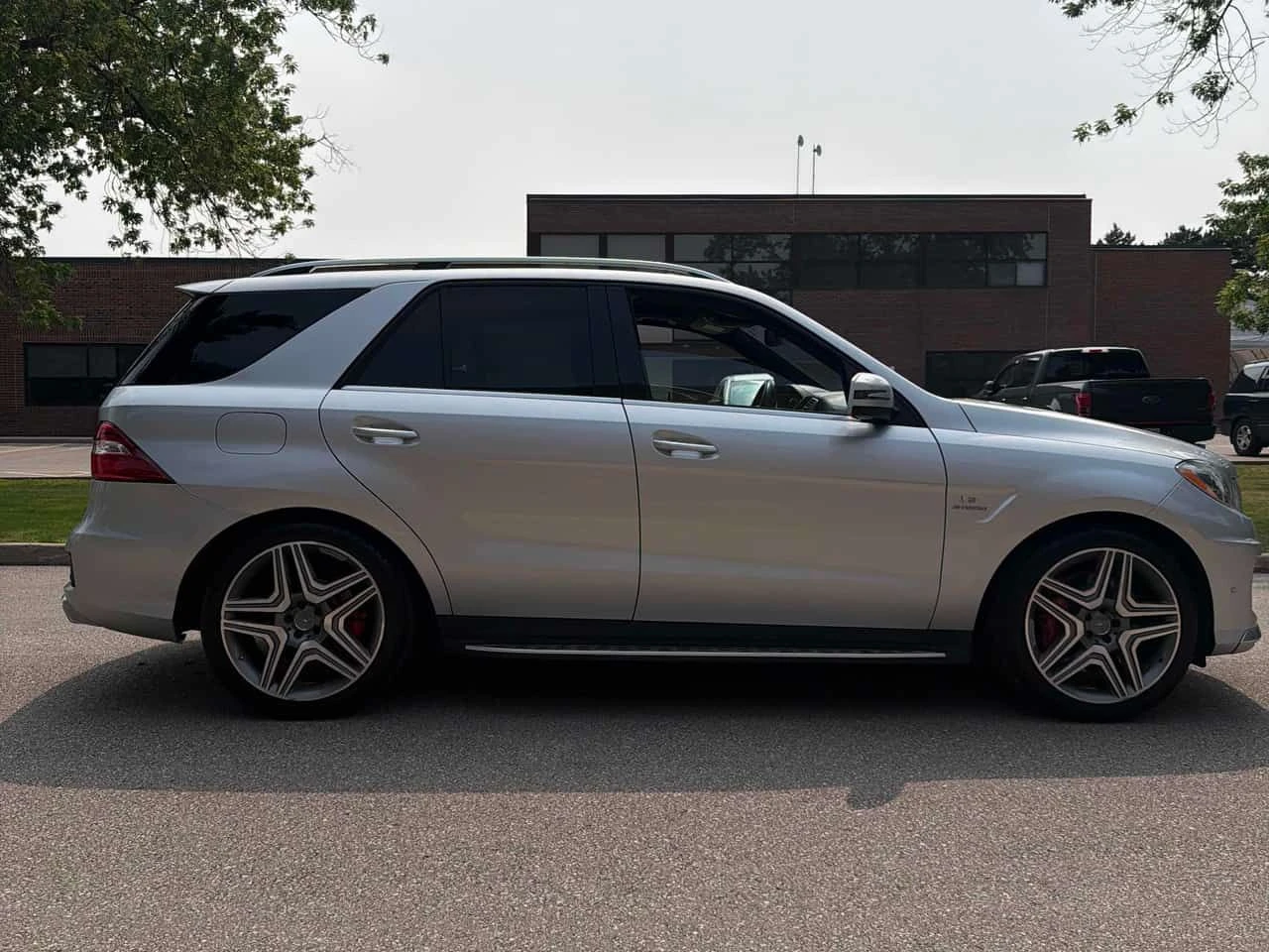 Mercedes-Benz ML 63 AMG * CARFAX * ОПЦИЯ ЗА ФИНАНСИРАНЕ , снимка 3 - Автомобили и джипове - 55335315