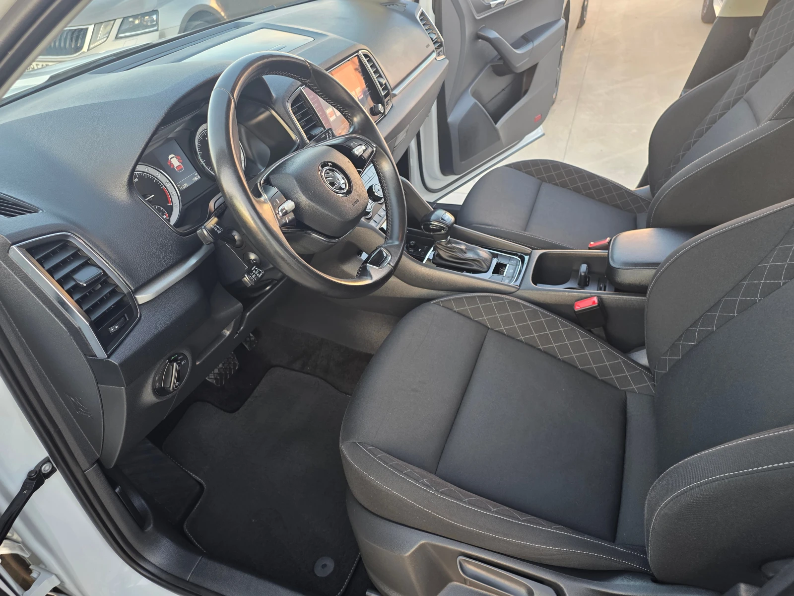 Skoda Karoq 2.0TDI - А/Т, снимка 13 - Автомобили и джипове - 55920204