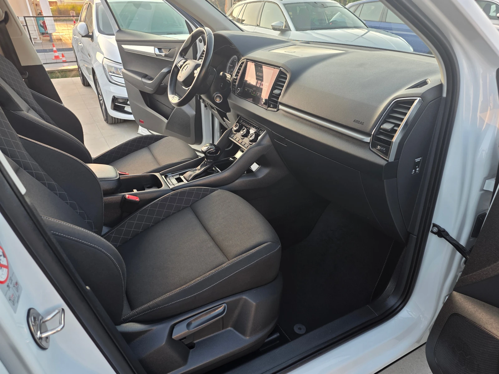 Skoda Karoq 2.0TDI - А/Т, снимка 9 - Автомобили и джипове - 55920204
