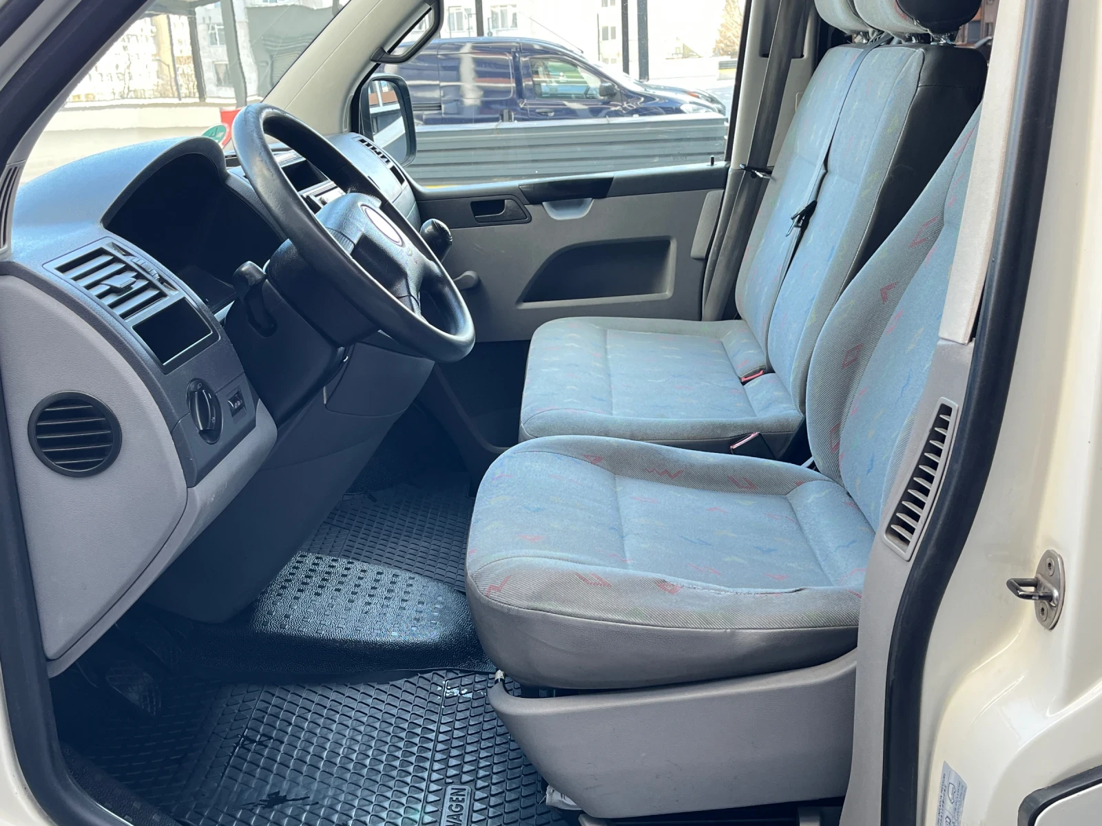 VW Transporter 2.5TDI/131/6СКОРОСТА!, снимка 11 - Бусове и автобуси - 53823890