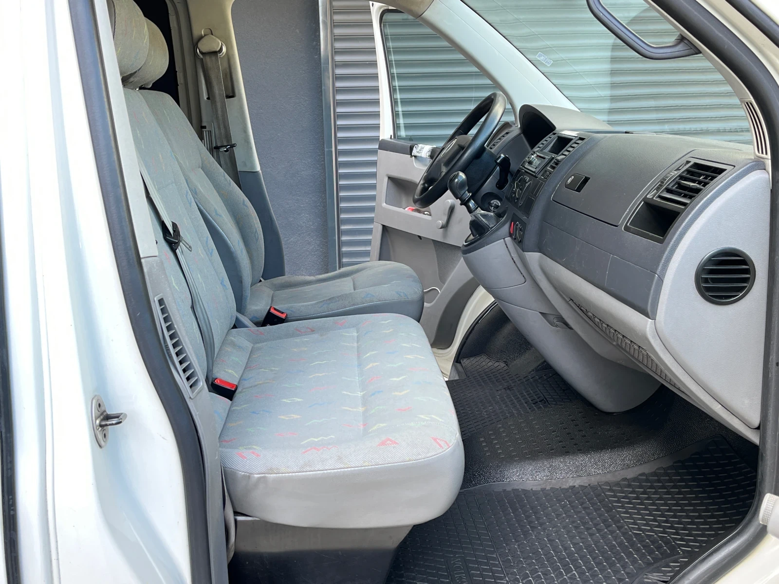 VW Transporter 2.5TDI/131/6СКОРОСТА!, снимка 13 - Бусове и автобуси - 53823890