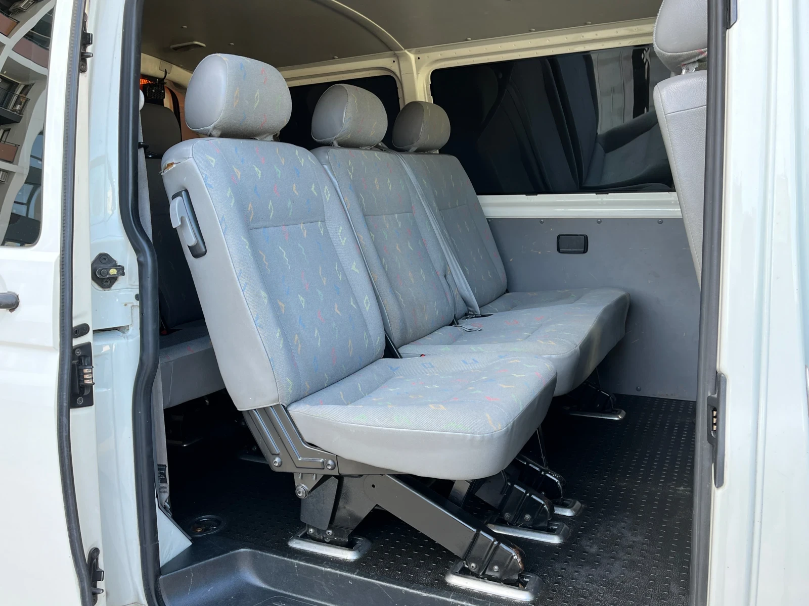 VW Transporter 2.5TDI/131/6СКОРОСТА!, снимка 14 - Бусове и автобуси - 53823890