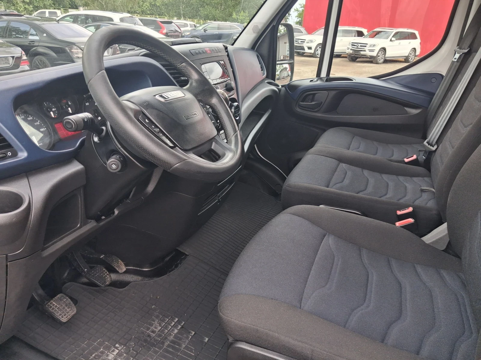 Iveco Daily 3, 0 150 к.с хладилен, 4.20 м. Темпомат,  Клима, снимка 9 - Бусове и автобуси - 54683478