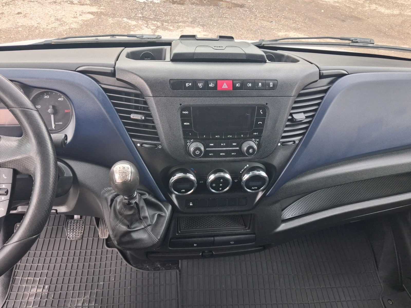 Iveco Daily 3, 0 150 к.с хладилен, 4.20 м. Темпомат,  Клима, снимка 11 - Бусове и автобуси - 54683478
