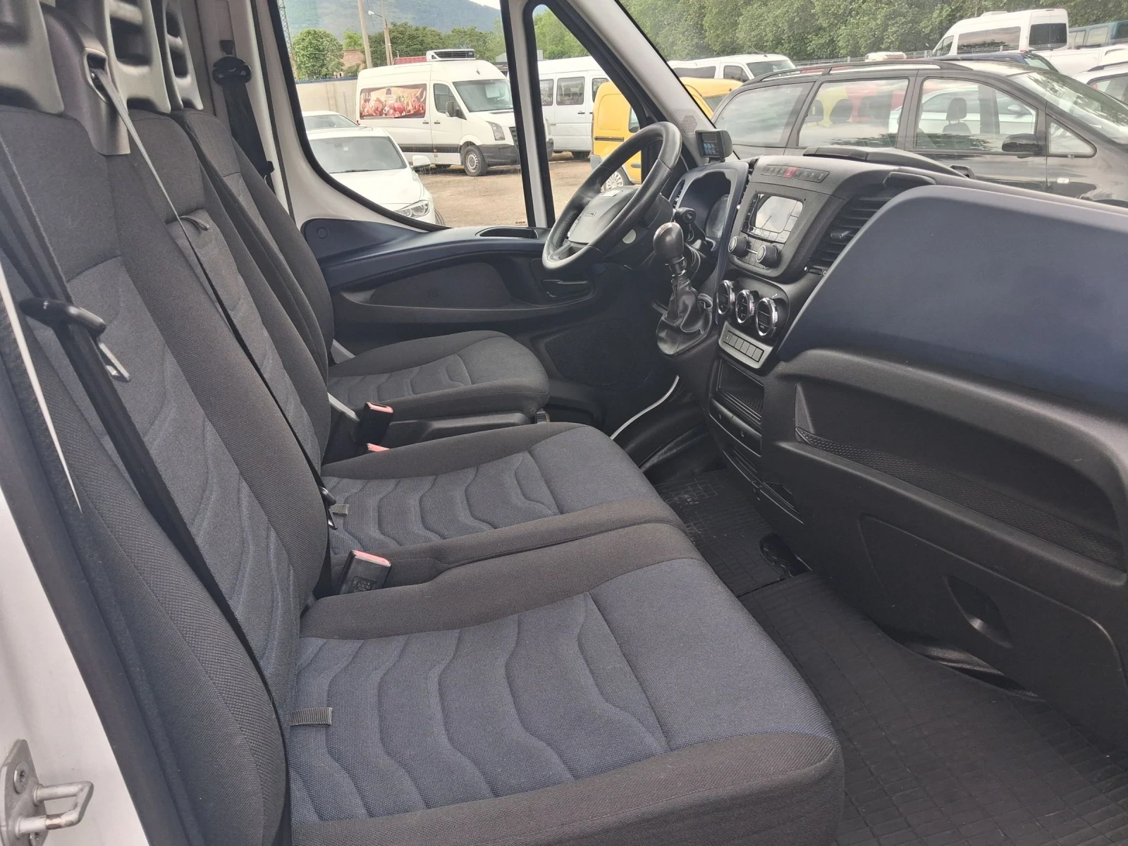 Iveco Daily 3, 0 150 к.с хладилен, 4.20 м. Темпомат,  Клима, снимка 15 - Бусове и автобуси - 54683478