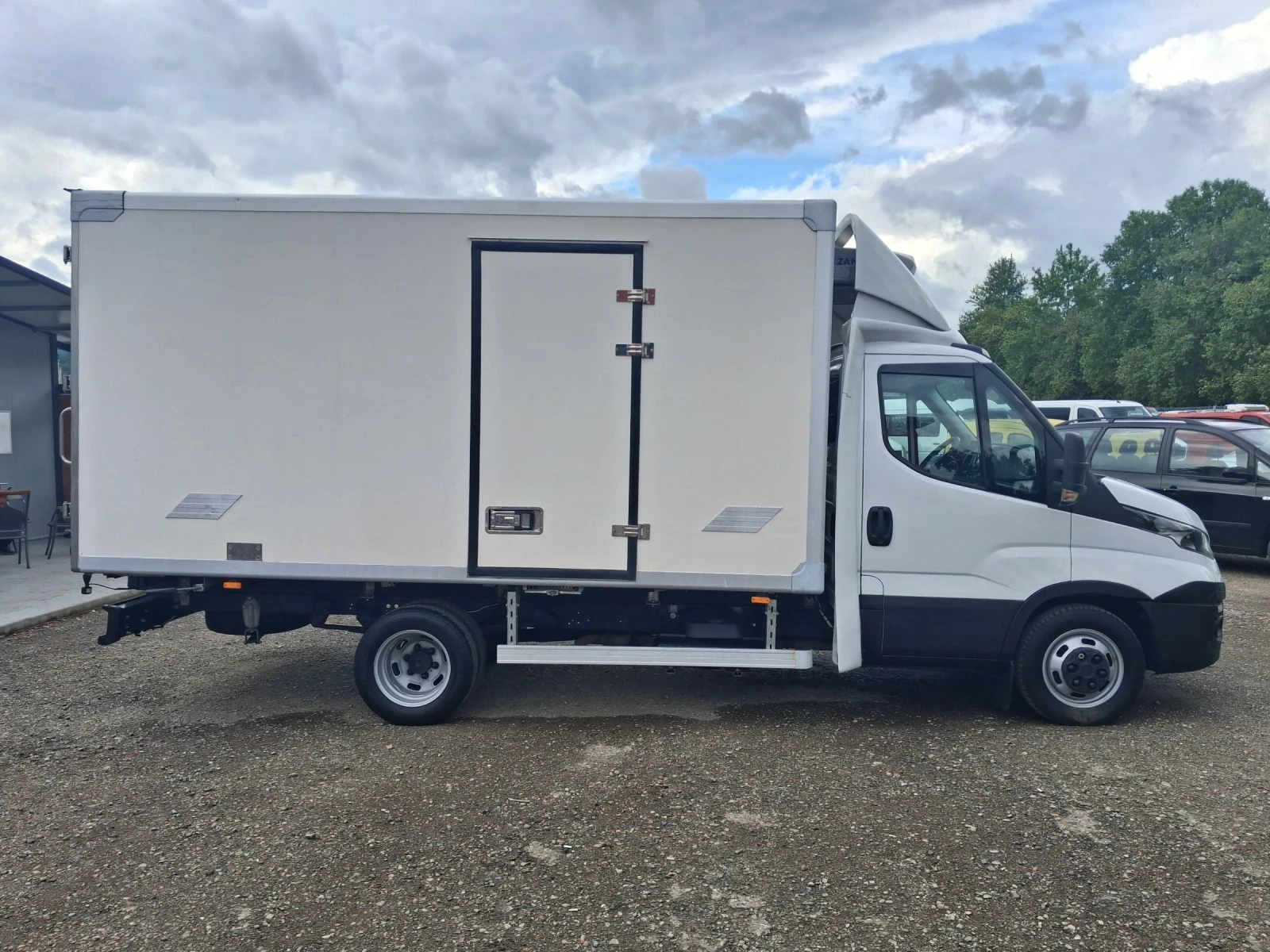 Iveco Daily 3, 0 150 к.с хладилен, 4.20 м. Темпомат,  Клима, снимка 4 - Бусове и автобуси - 54683478