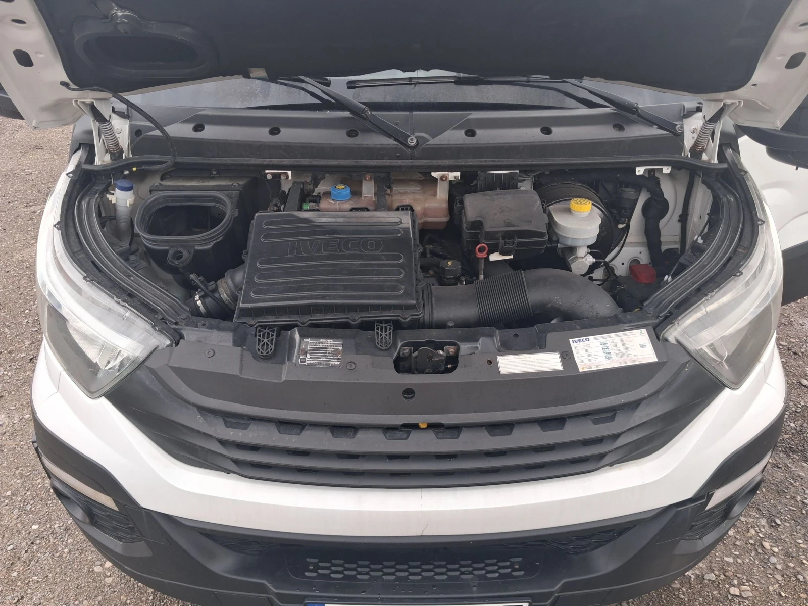 Iveco Daily 3, 0 150 к.с хладилен, 4.20 м. Темпомат,  Клима, снимка 13 - Бусове и автобуси - 54683478