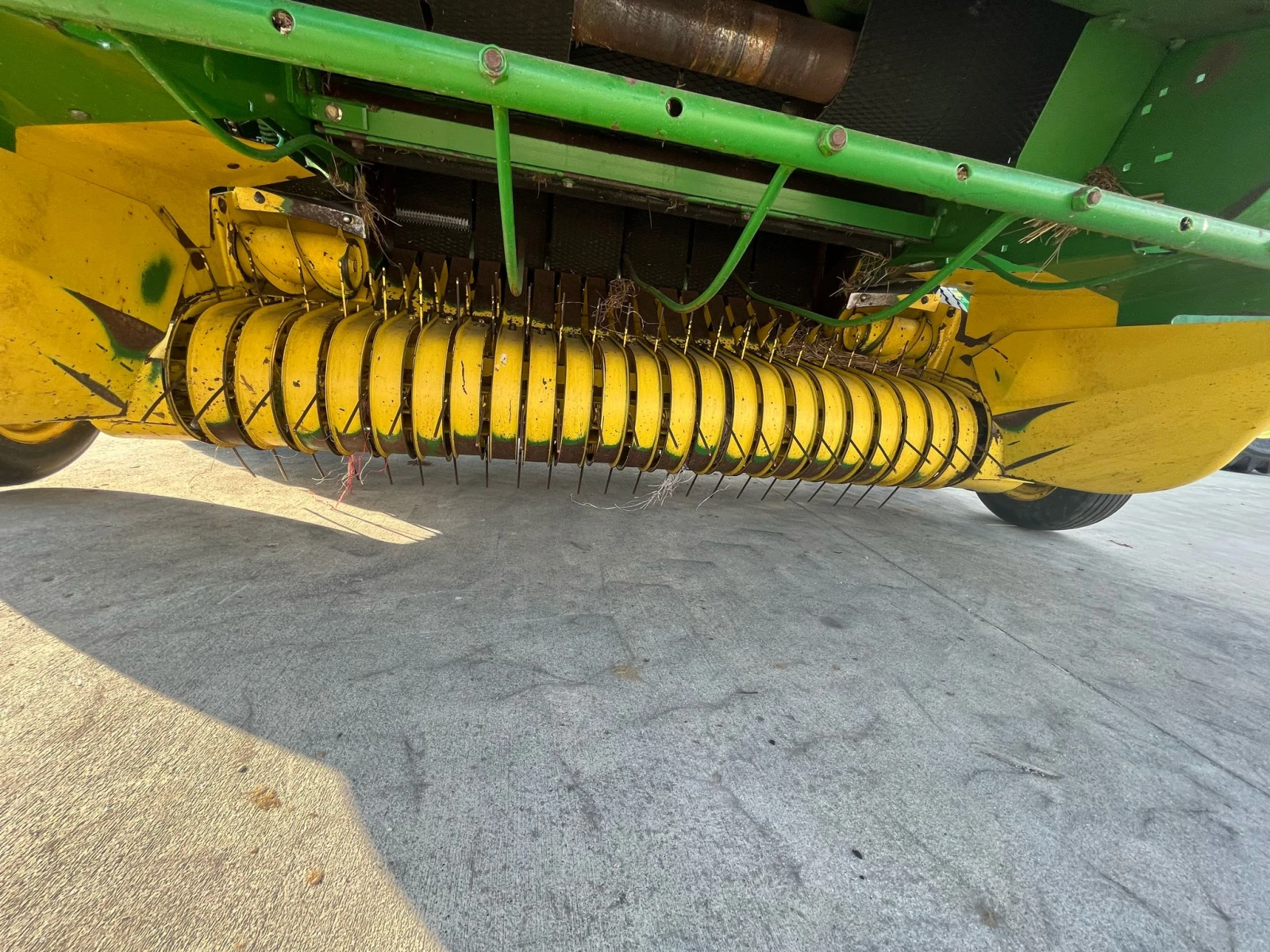 Балировачка John Deere 590 мрежа и сезал  - изображение 5