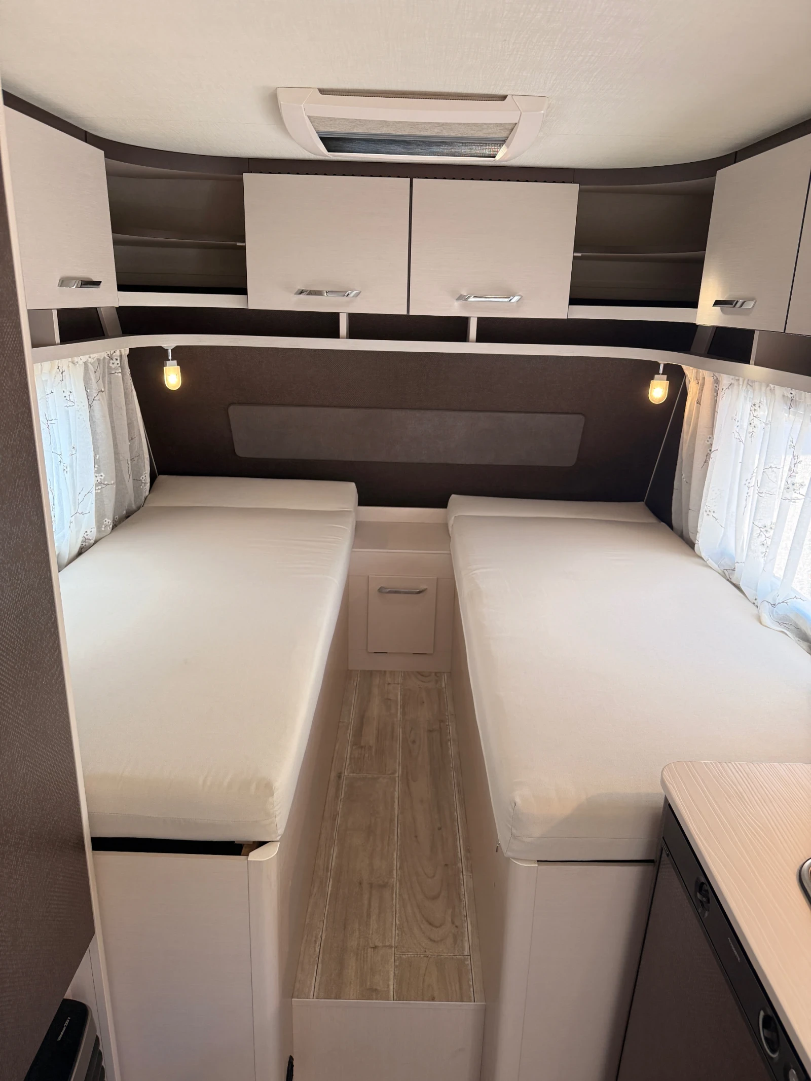 Каравана Dethleffs 475 C go, снимка 12 - Каравани и кемпери - 55740640