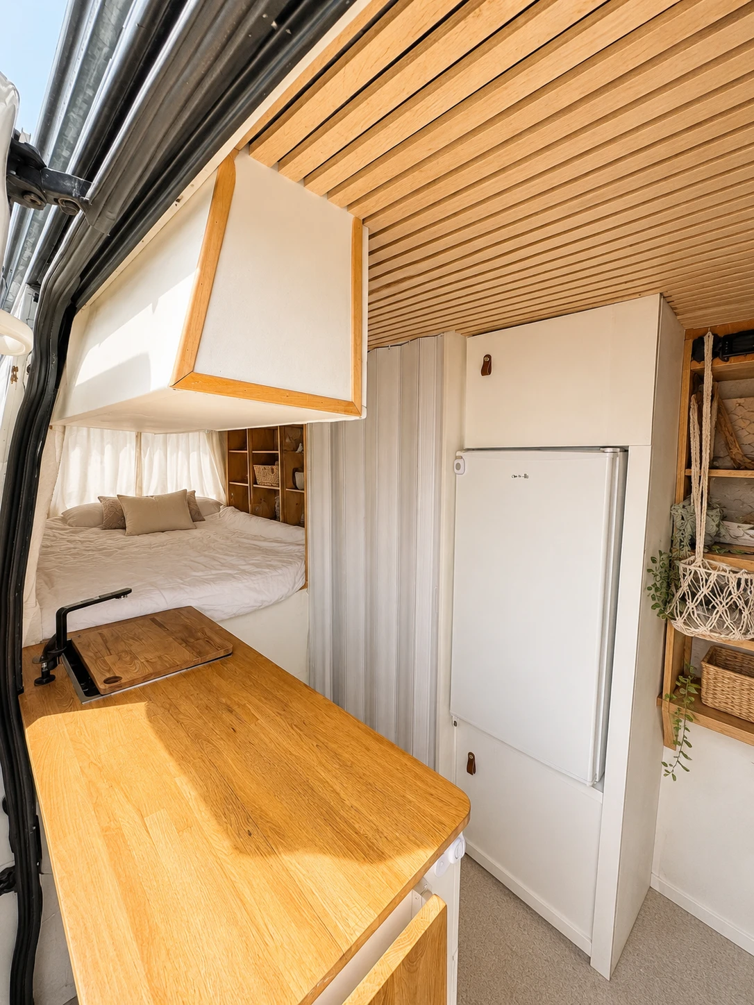 Кемпер Други Iveco Daily, снимка 3 - Каравани и кемпери - 56059395