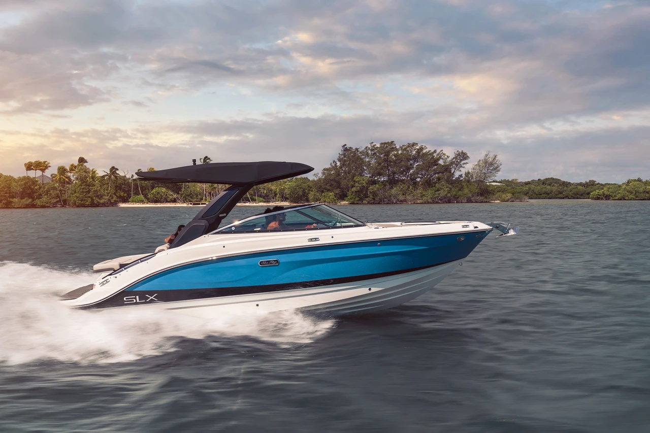 Моторна яхта Sea Ray SLX260 - изображение 2