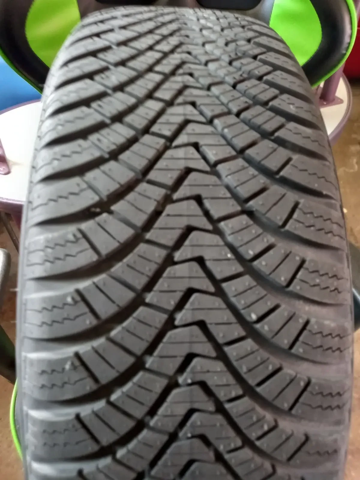 Гуми Всесезонни 195/55R16, снимка 2 - Гуми и джанти - 53756145