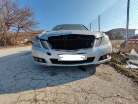 Mercedes-Benz E 200, снимка 1