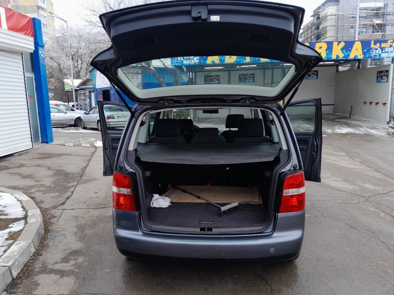 VW Touran, снимка 4 - Автомобили и джипове - 48976140