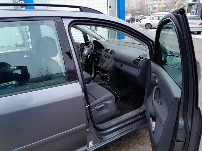 VW Touran, снимка 2 - Автомобили и джипове - 48976140