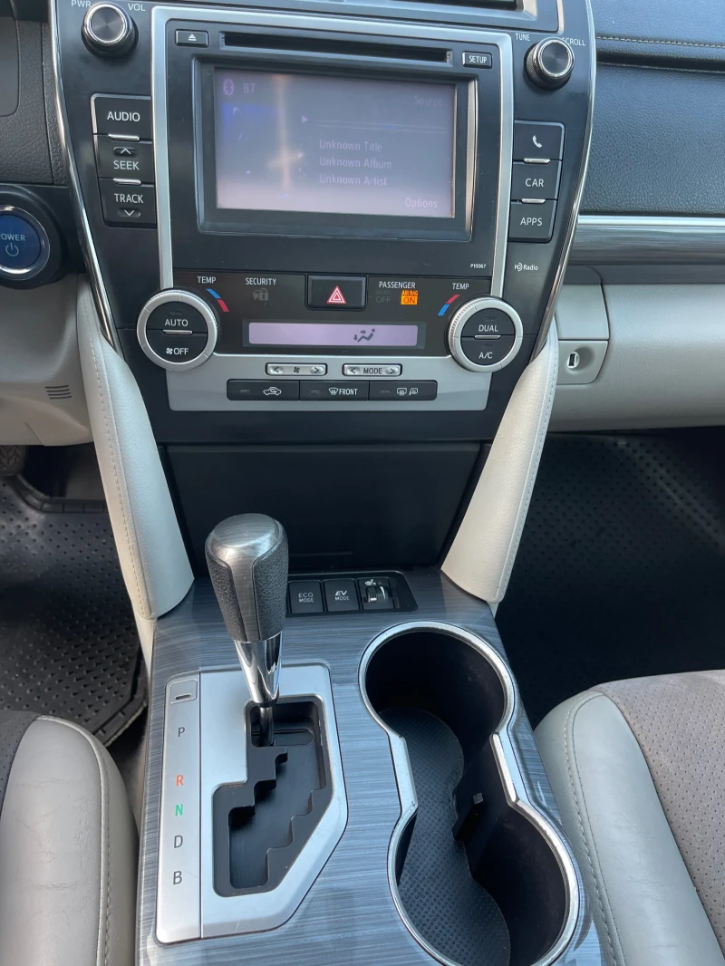 Toyota Camry XLE, снимка 9 - Автомобили и джипове - 52548965