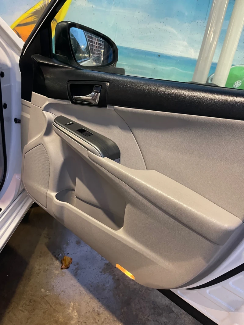 Toyota Camry XLE, снимка 15 - Автомобили и джипове - 52548965