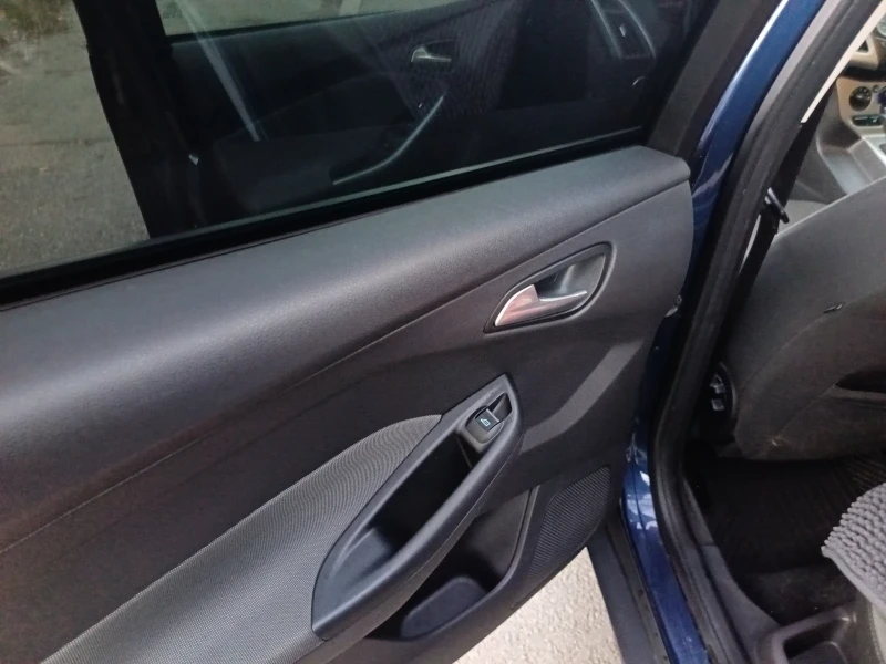 Ford Focus 1.6, снимка 11 - Автомобили и джипове - 53117674