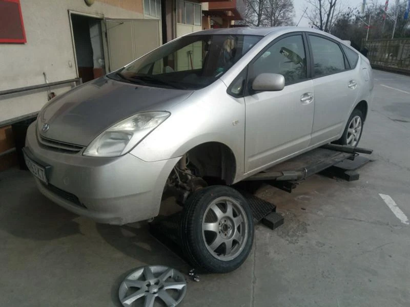 Toyota Prius 1.5 - изображение 10