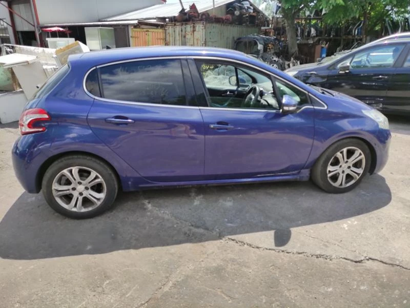 Peugeot 208 1.6e-HDI, снимка 2 - Автомобили и джипове - 39858193