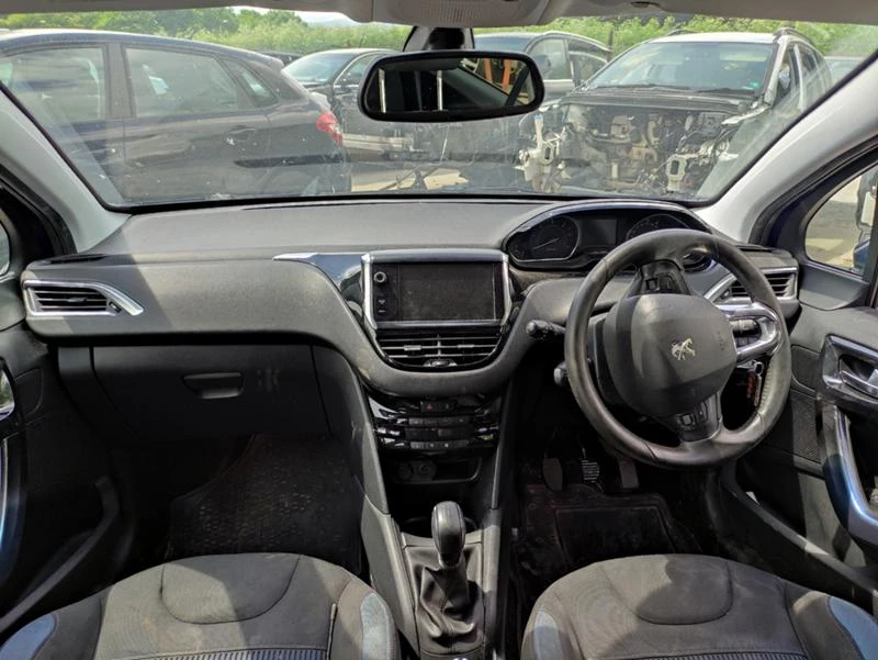 Peugeot 208 1.6e-HDI, снимка 8 - Автомобили и джипове - 39858193