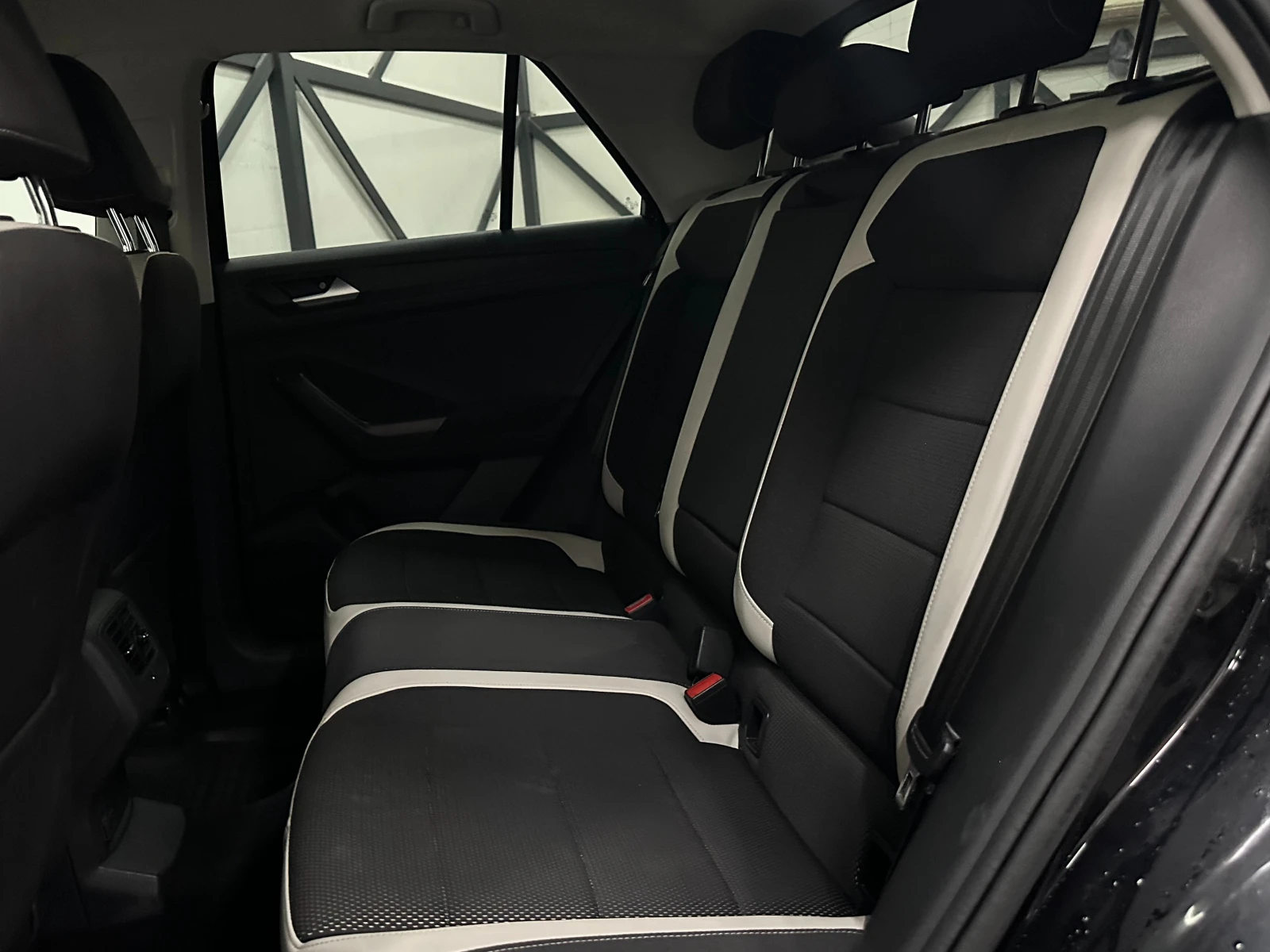 VW T-Roc ПОДГРЕВ* САМОПАРКИРАНЕ* КАМЕРА, снимка 17 - Автомобили и джипове - 49319342