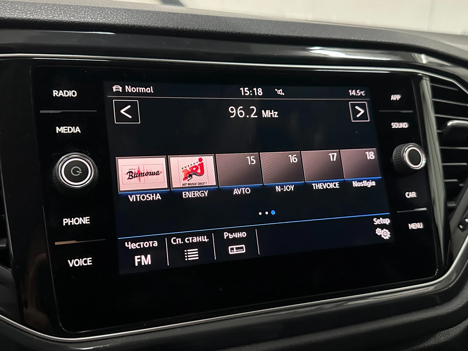 VW T-Roc ПОДГРЕВ* САМОПАРКИРАНЕ* КАМЕРА, снимка 13 - Автомобили и джипове - 49319342