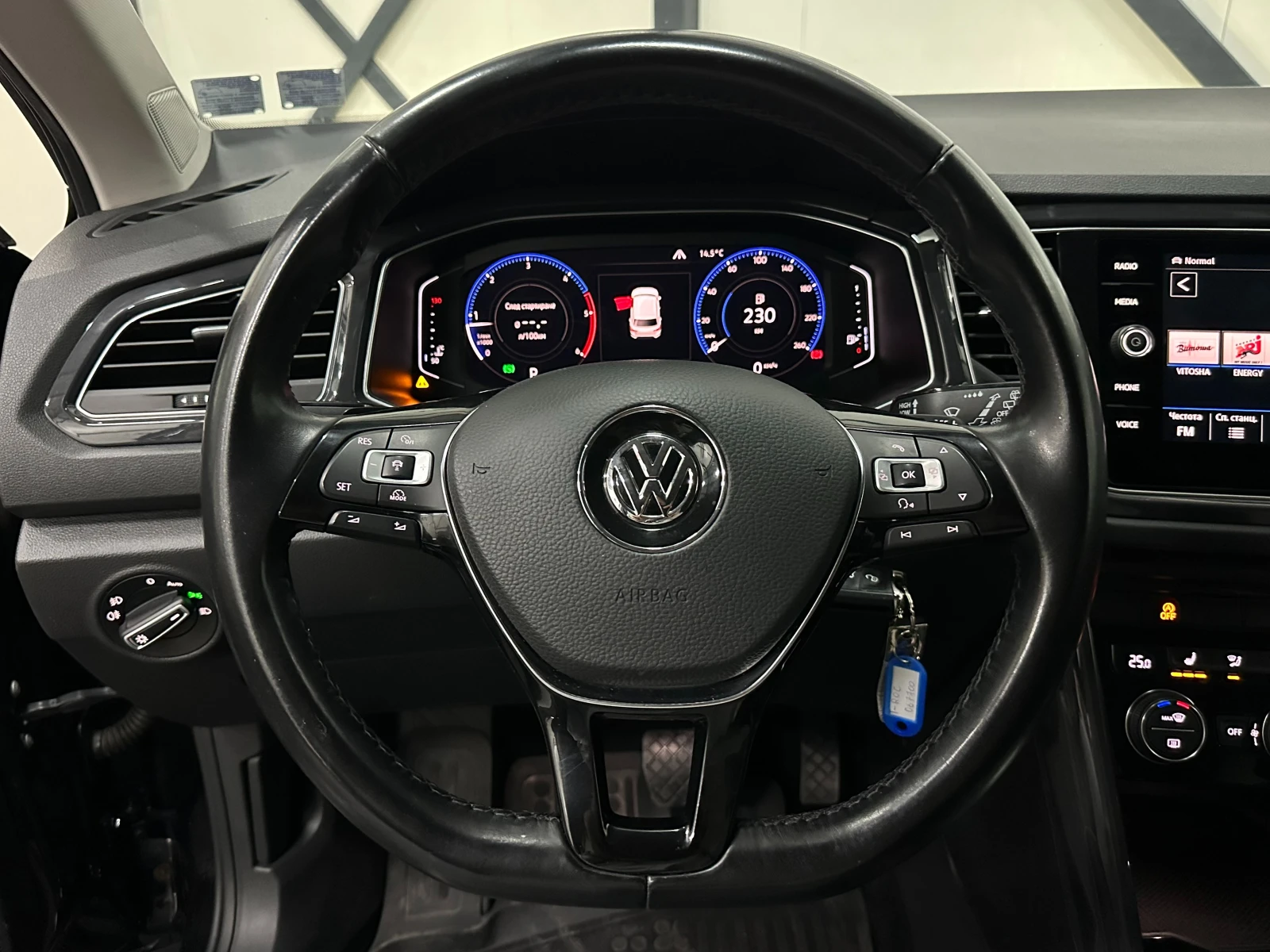 VW T-Roc ПОДГРЕВ* САМОПАРКИРАНЕ* КАМЕРА, снимка 12 - Автомобили и джипове - 49319342