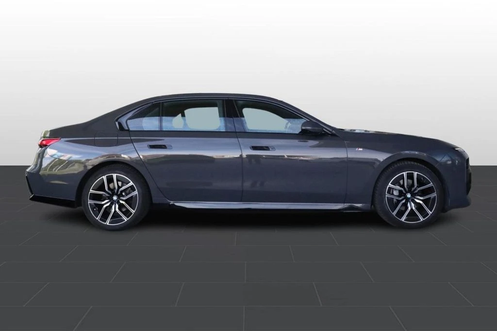 BMW 740 xDrive M-SPort - изображение 3