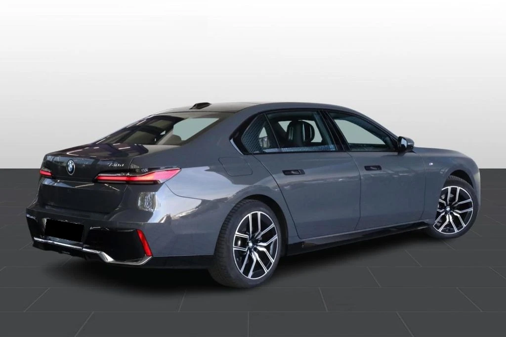 BMW 740 xDrive M-SPort - изображение 2