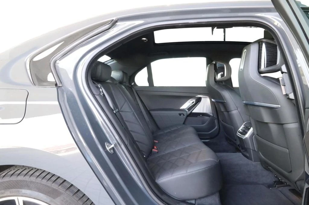 BMW 740 xDrive M-SPort - изображение 10