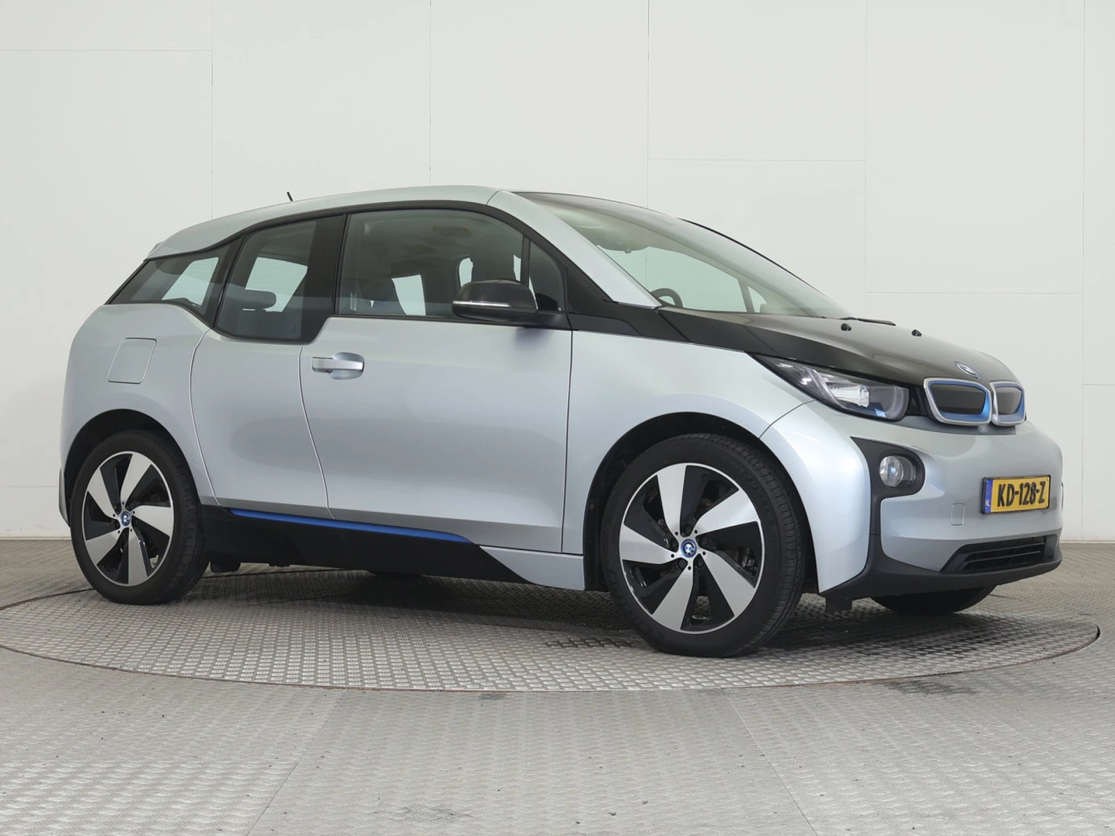 BMW i3 33.2 kwh Навигация/ Подгрев/ Климатроник
