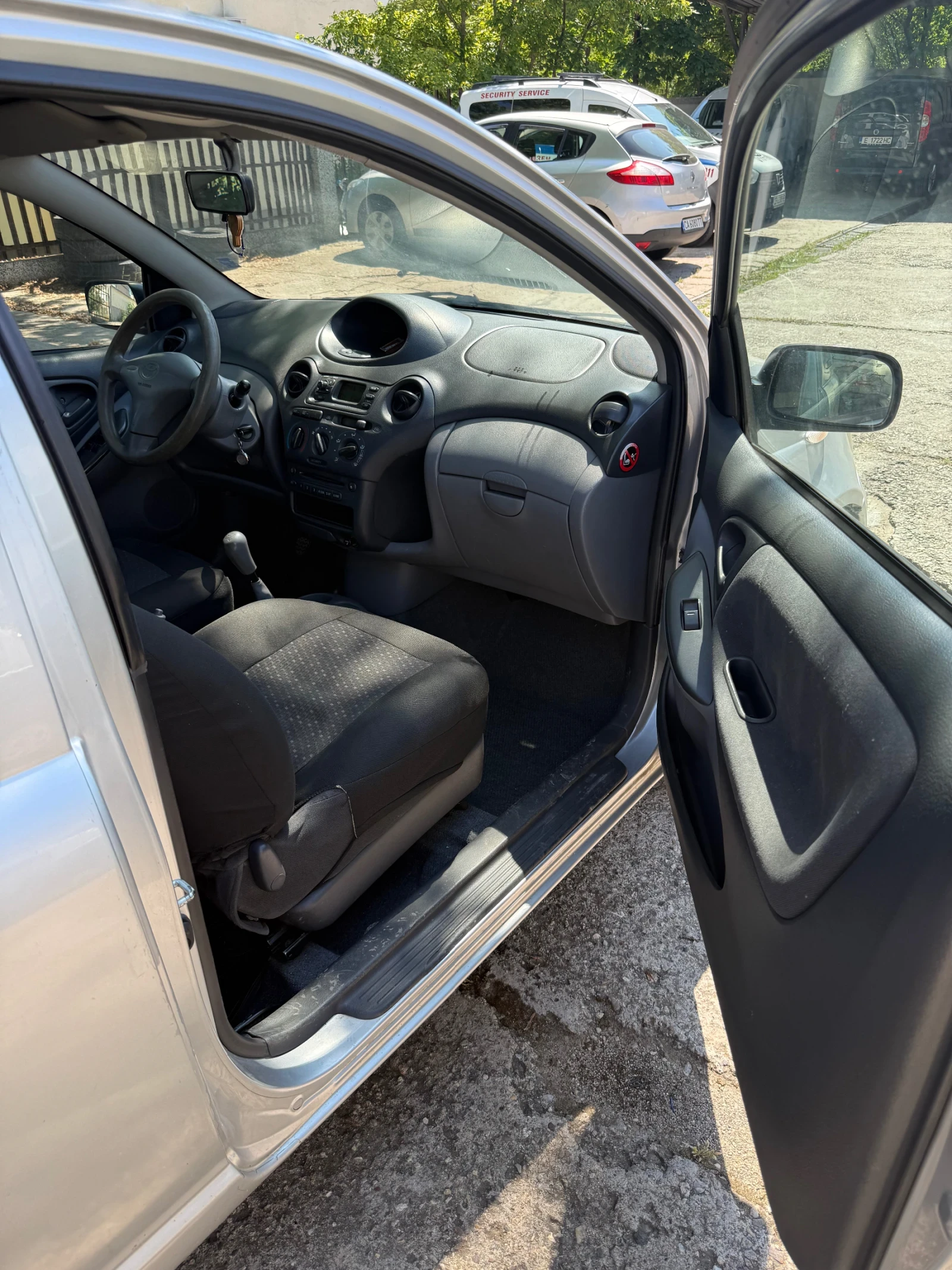 Toyota Yaris 1.3 Бензин Ръчка, снимка 6 - Автомобили и джипове - 54916208