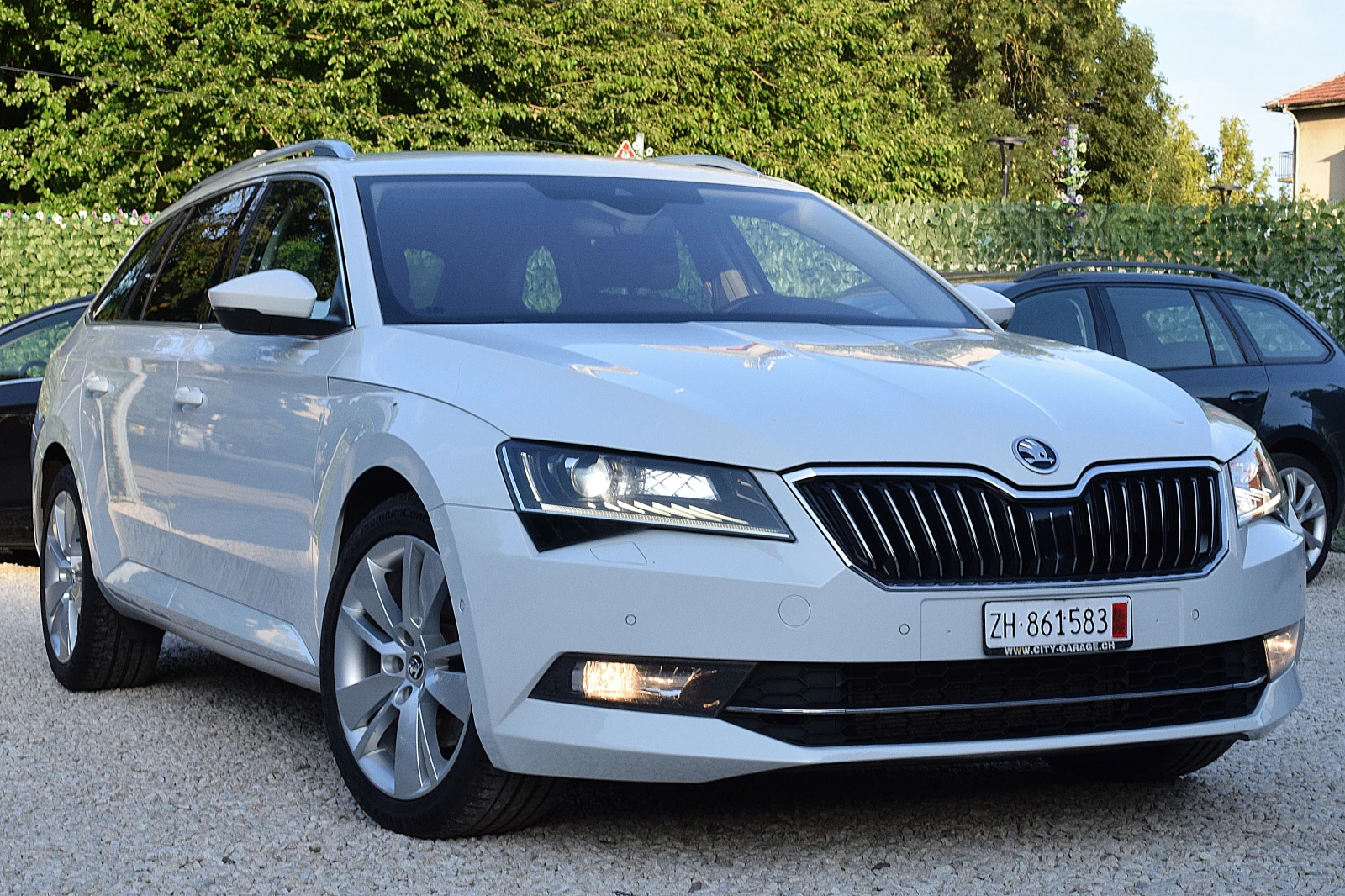 Skoda Superb 2.0ШВЕЙЦАРИЯ-ДИСТРОНИК/КОЖА/НАВИ/LANE ASSIST/4x4, снимка 3 - Автомобили и джипове - 55306313