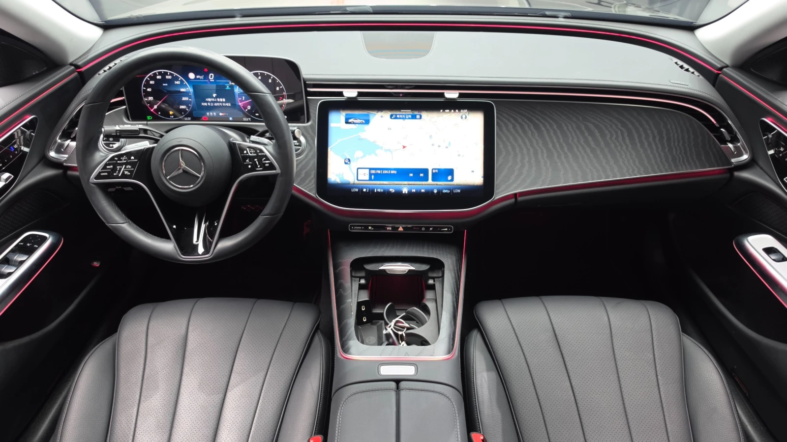 Mercedes-Benz E 200 ОБДУХВАНЕ/ПАНОРАМА/ДИСТРОНИК/360 КАМЕРИ, снимка 7 - Автомобили и джипове - 55404446