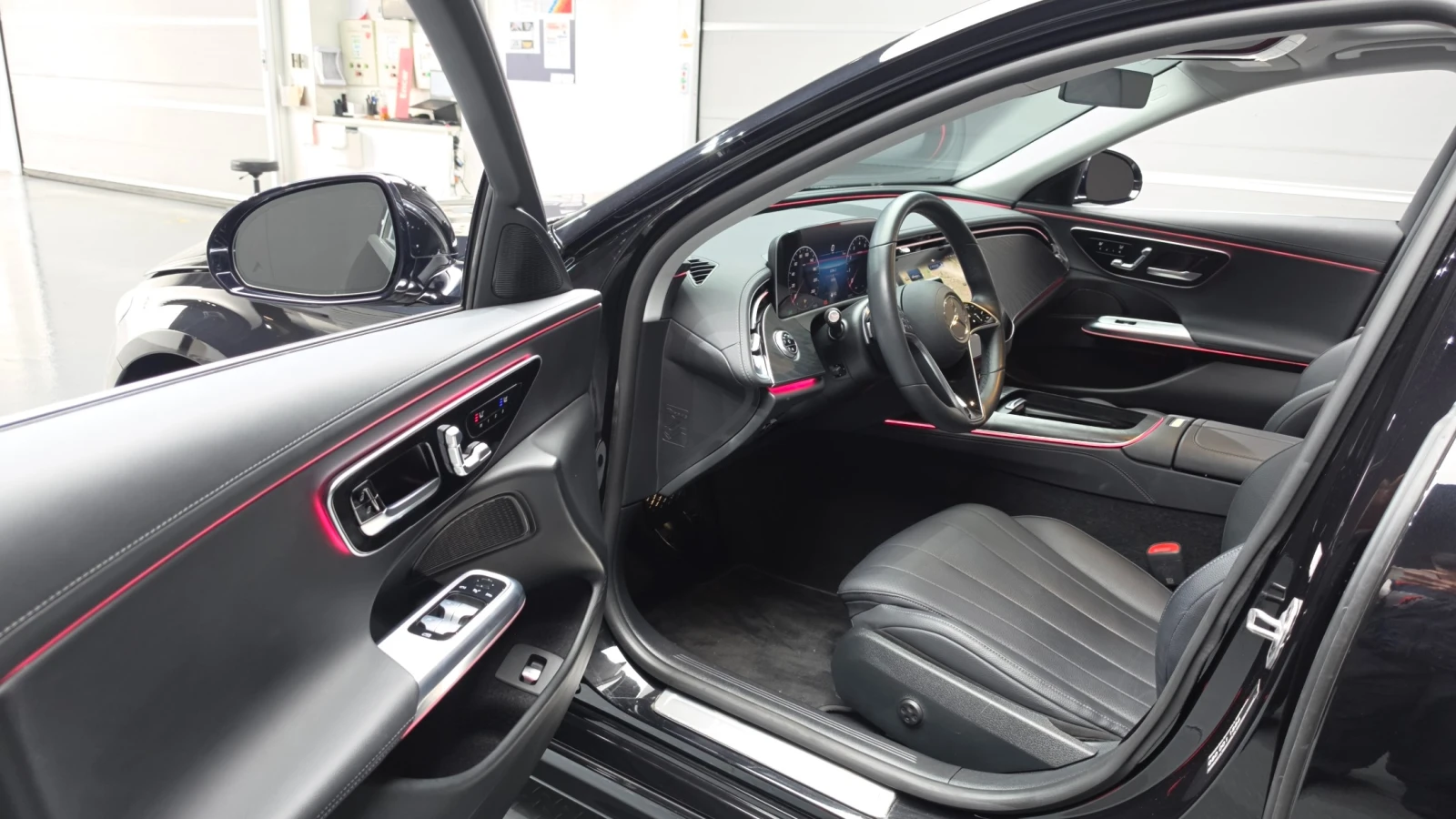 Mercedes-Benz E 200 ОБДУХВАНЕ/ПАНОРАМА/ДИСТРОНИК/360 КАМЕРИ, снимка 5 - Автомобили и джипове - 55404446