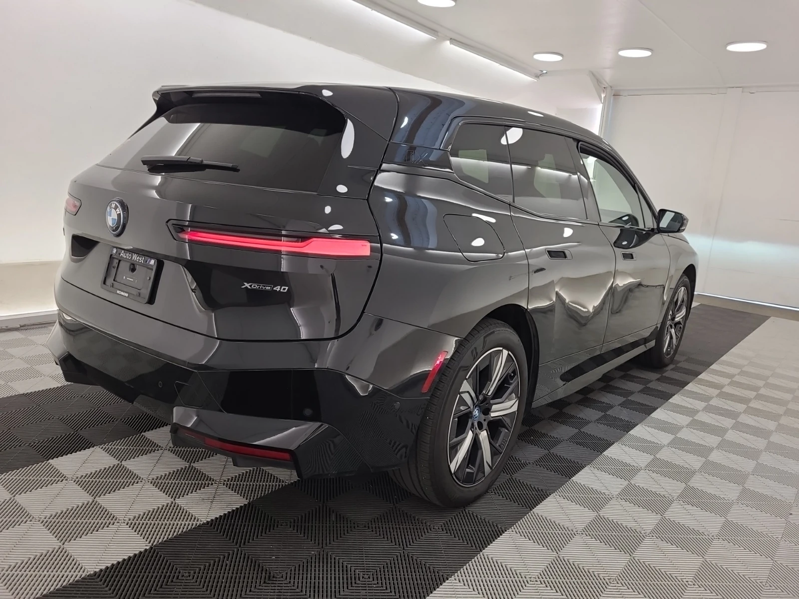 BMW iX xDrive40, снимка 3 - Автомобили и джипове - 55554837