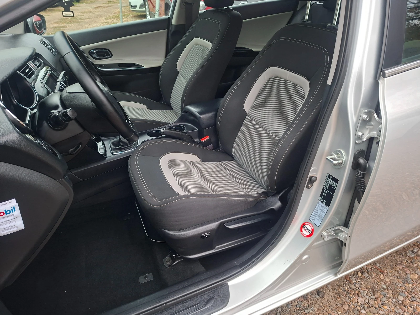 Kia Ceed 1, 6 BENZIN 135 кс. ТОП, снимка 6 - Автомобили и джипове - 56665184
