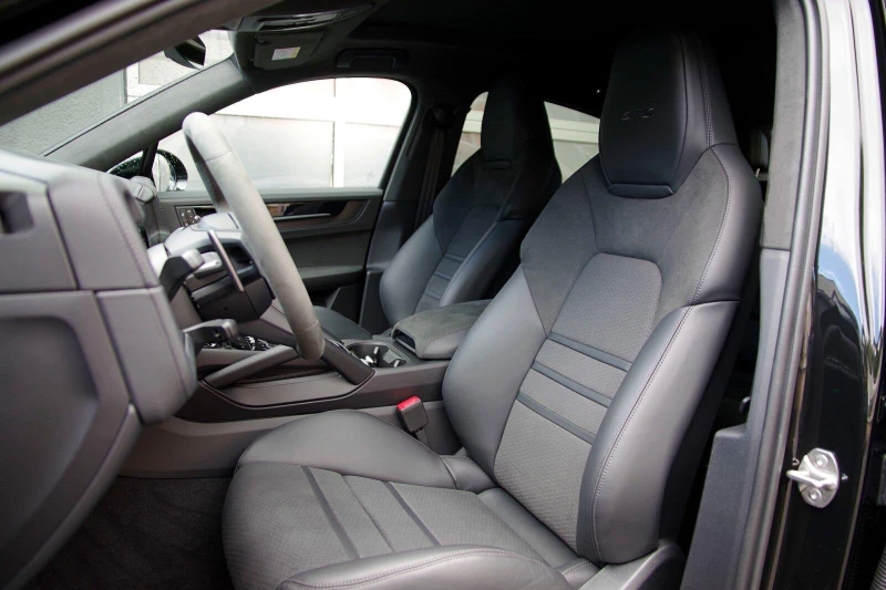 Porsche Cayenne GTS COUPE/FACELIFT/SPORT CHRONO/BOSE/PANO/360/MATR, снимка 8 - Автомобили и джипове - 51835354