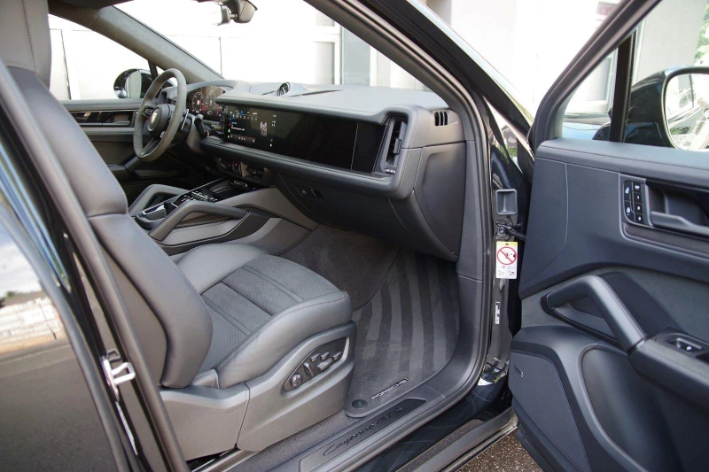 Porsche Cayenne GTS COUPE/FACELIFT/SPORT CHRONO/BOSE/PANO/360/MATR, снимка 13 - Автомобили и джипове - 51835354